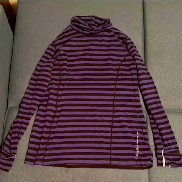 Large Calvin Klein Turtle Neck - Picture 1 of 2